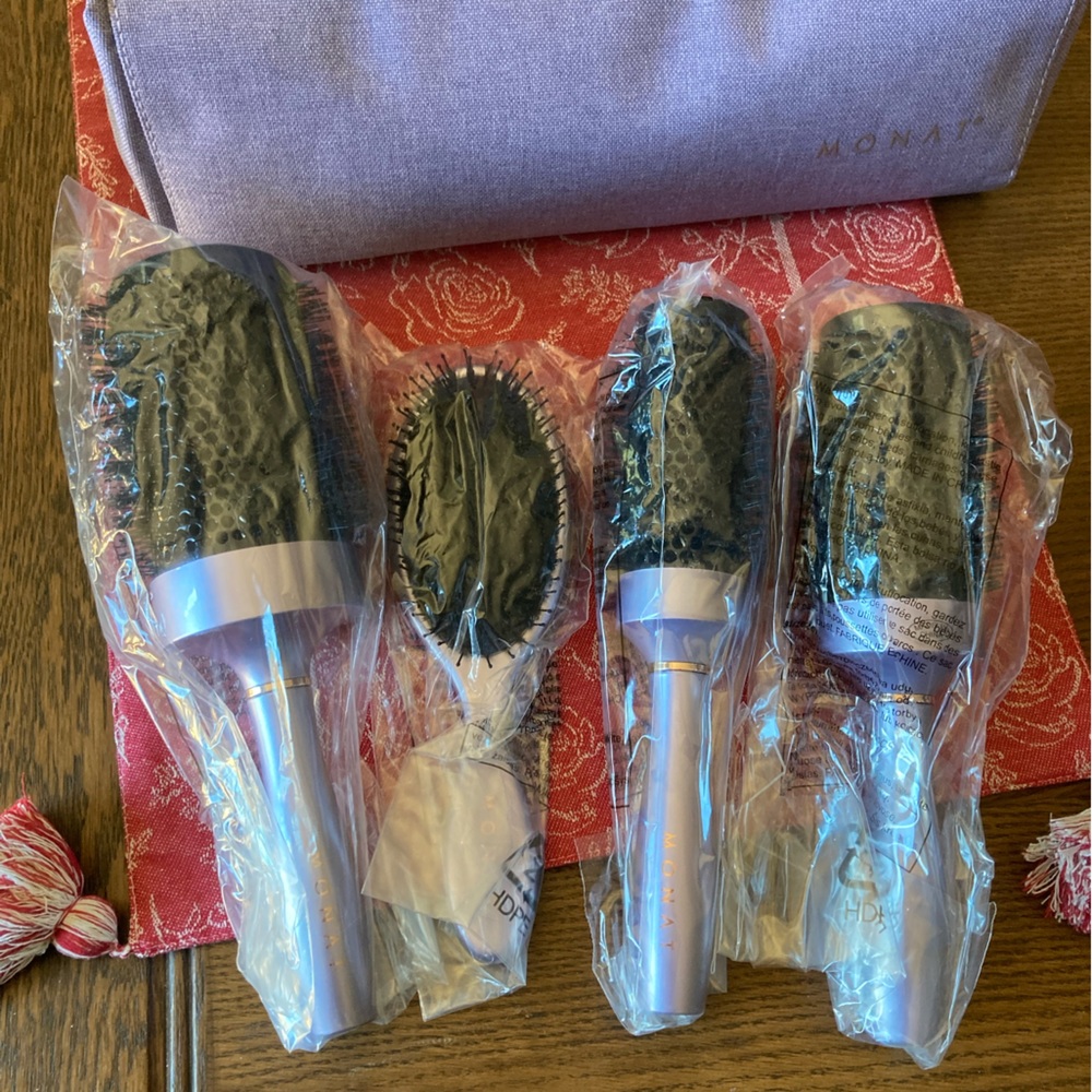 Monat bag and 4 brand new brushes